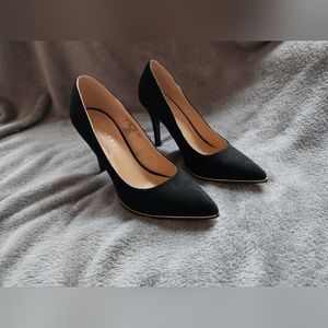 EUC Woman's Heel Shoes Size 7